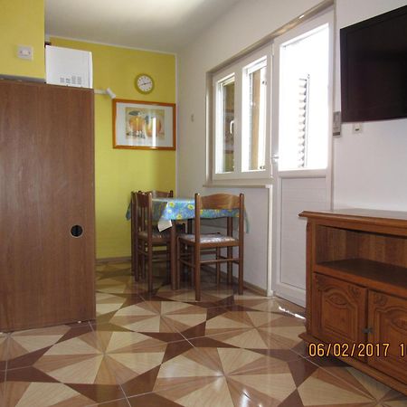 Guest House Vanessa Supetar Buitenkant foto
