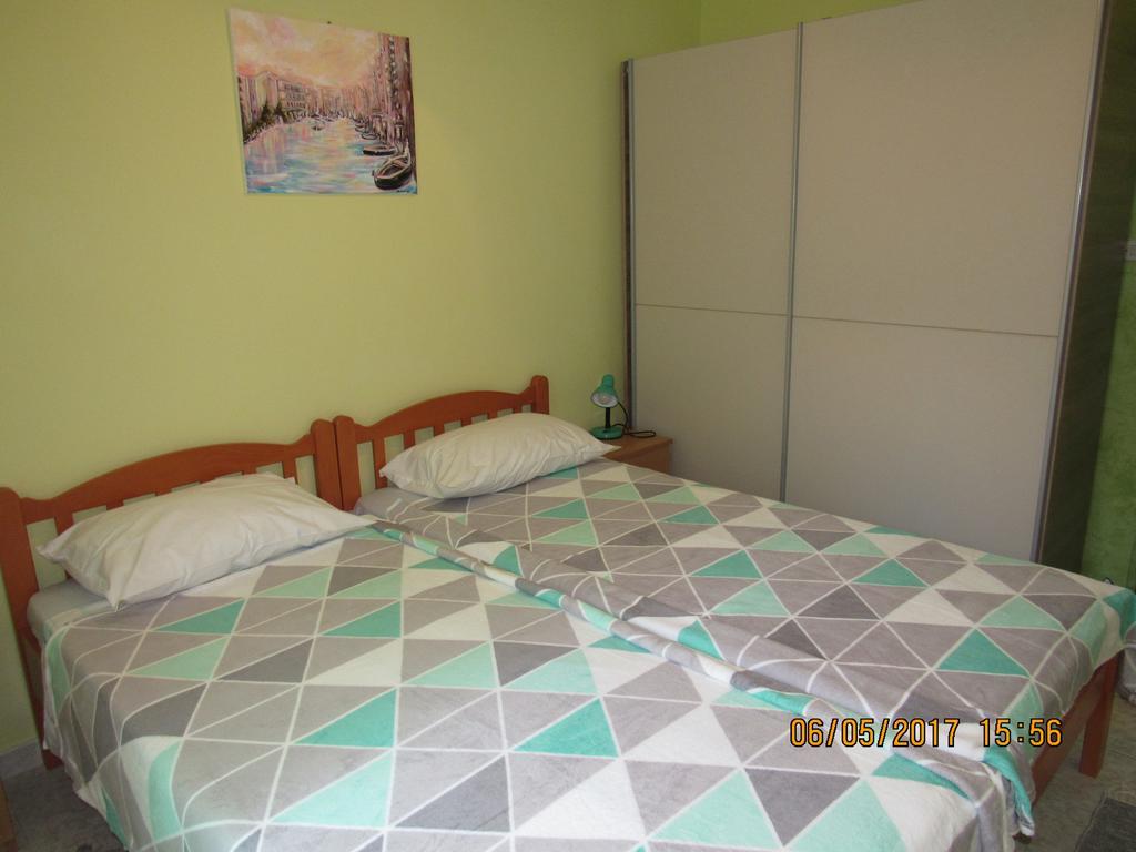 Guest House Vanessa Supetar Buitenkant foto