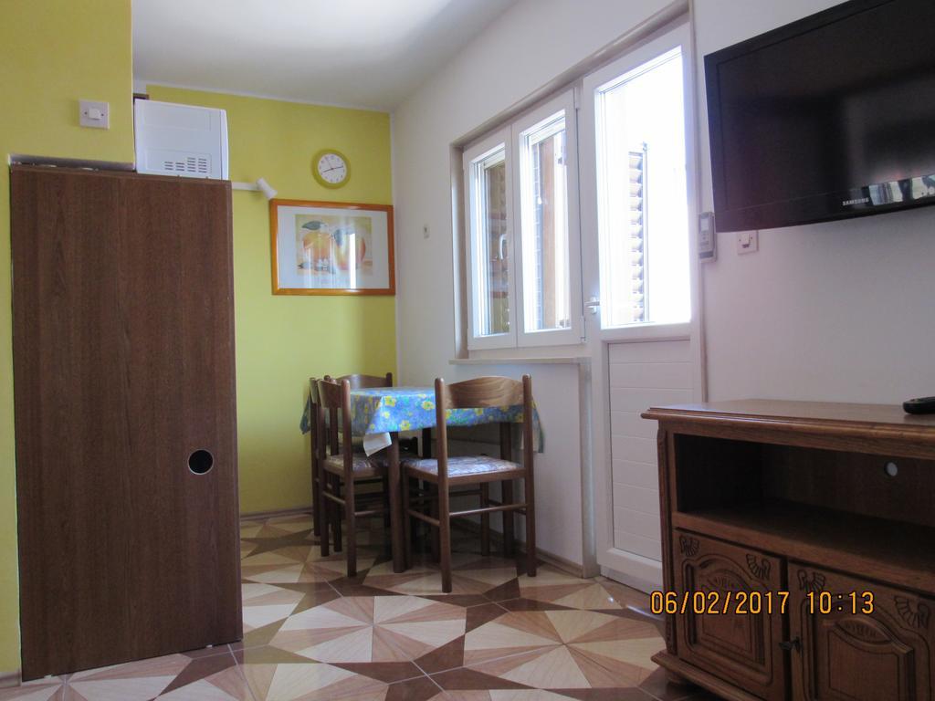 Guest House Vanessa Supetar Buitenkant foto