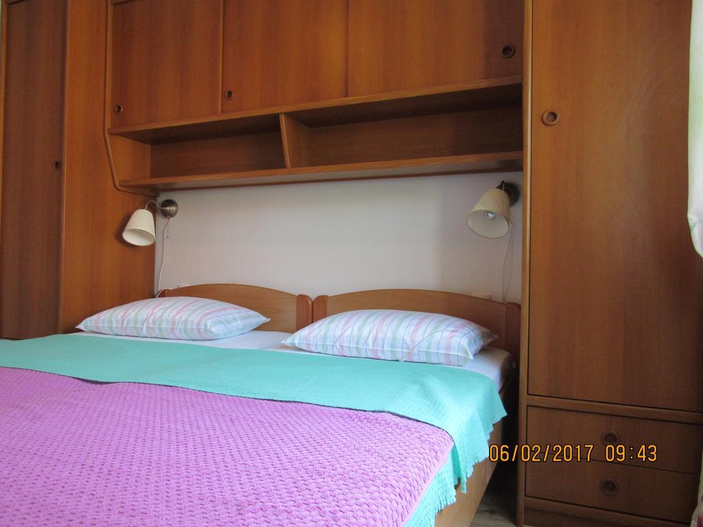 Guest House Vanessa Supetar Buitenkant foto