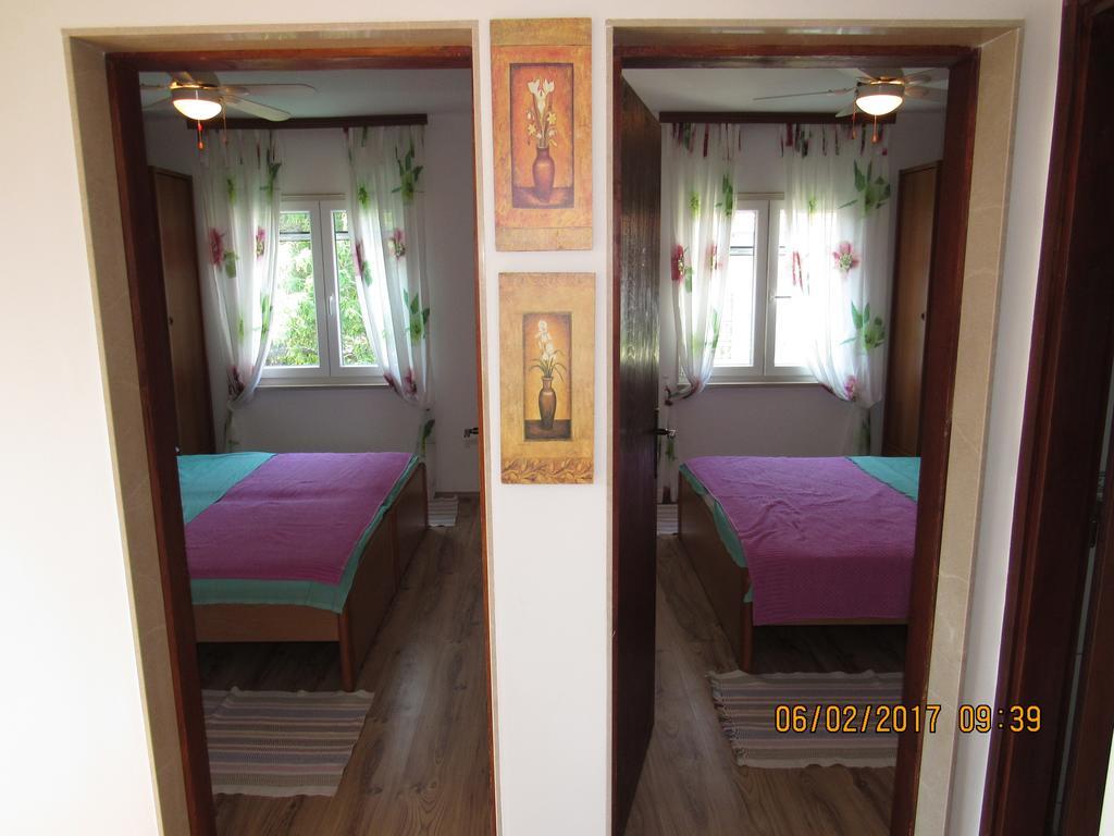 Guest House Vanessa Supetar Buitenkant foto