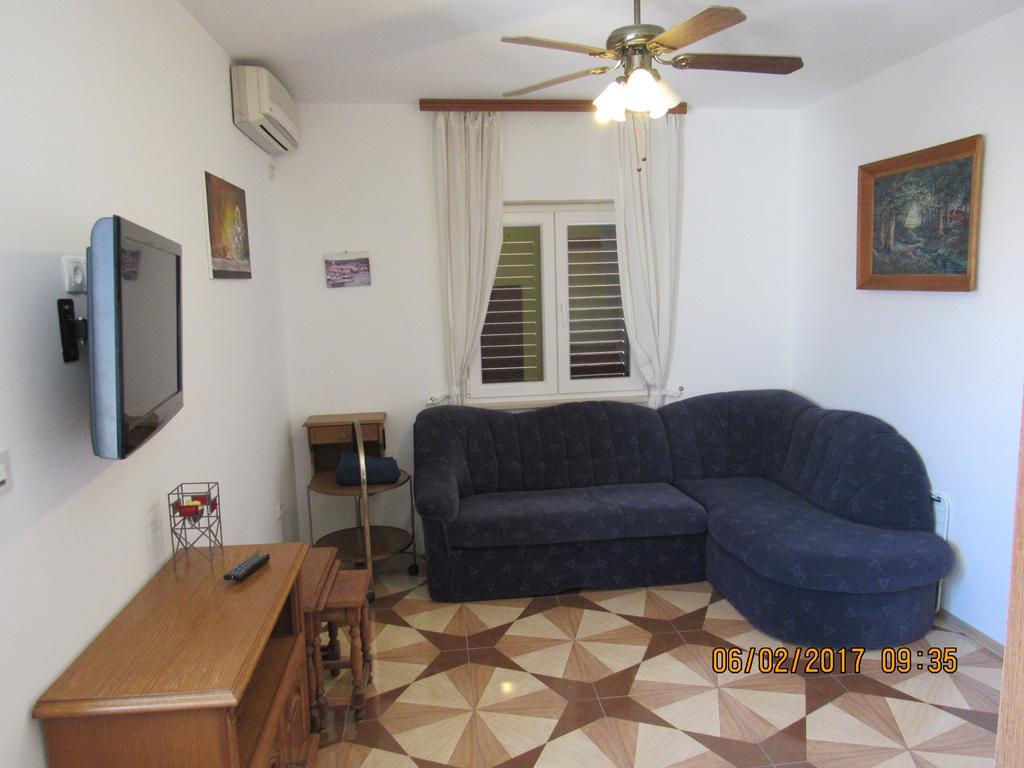 Guest House Vanessa Supetar Buitenkant foto